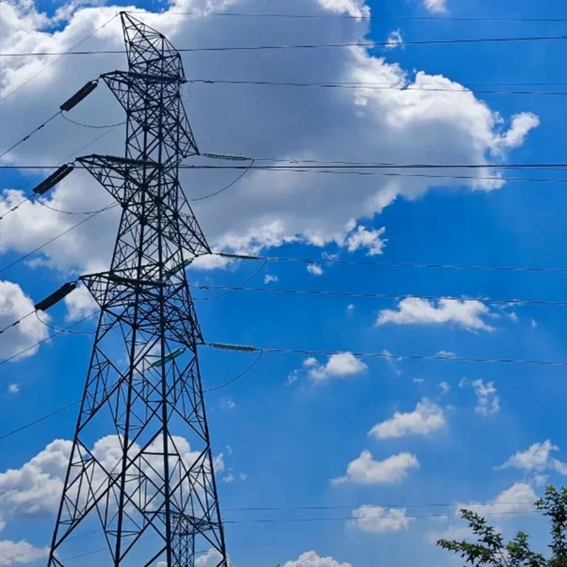 330 kV voimansiirtolinjan kulmaterästorni